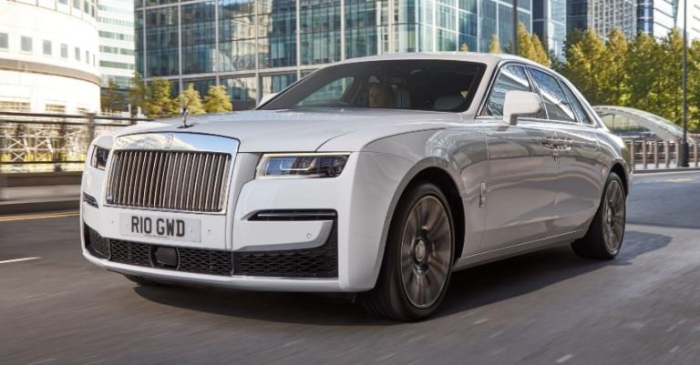 Rolls-Royce Announces Plans to Go All-Electric By 2030