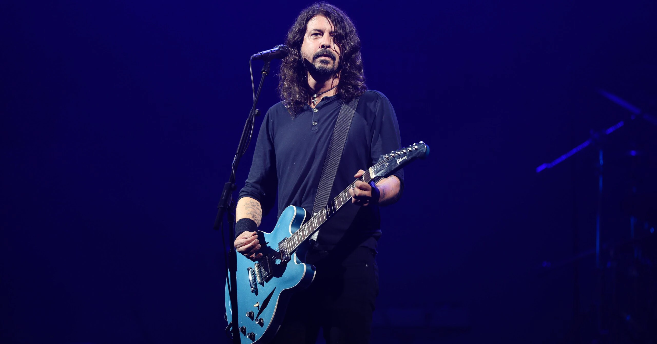 Video of Dave Grohl Stopping Foo Fighters Concert to Help Fan Goes Viral After Deadly Astroworld Tragedy